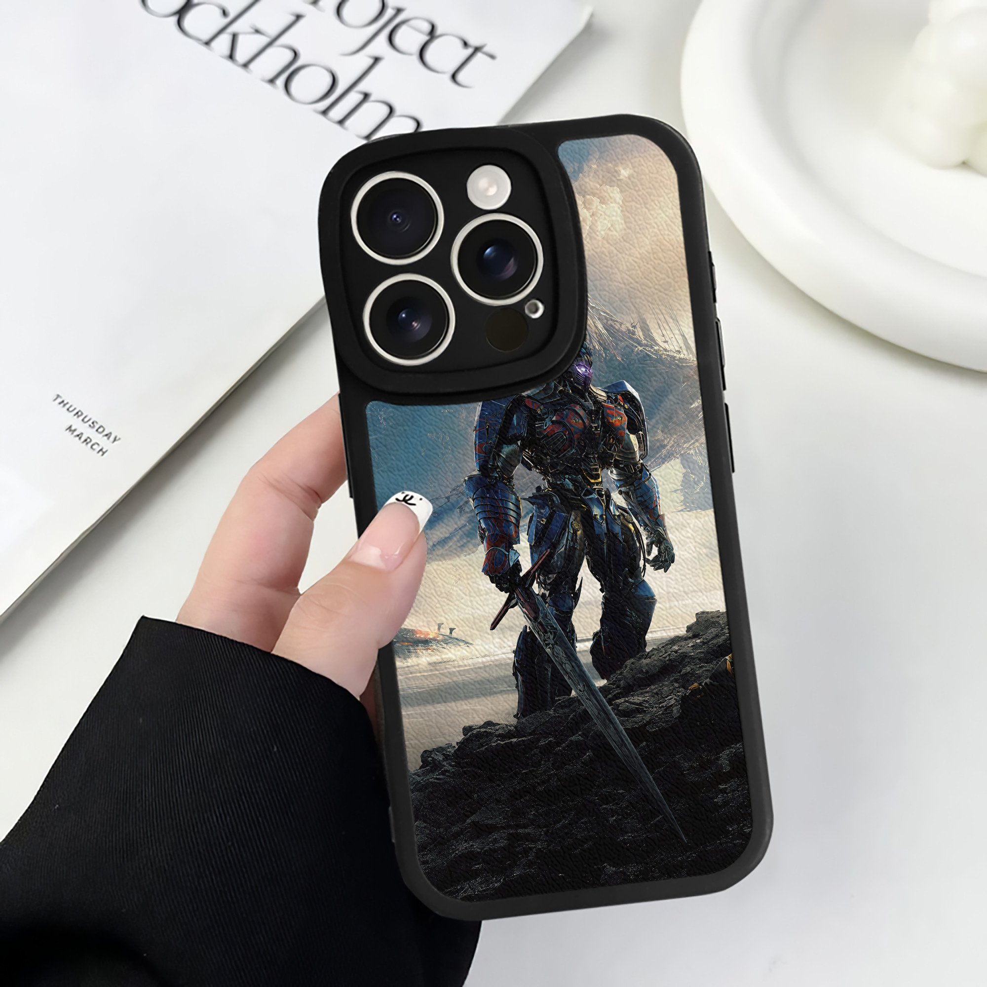（画像用） Transformers トランスフォーマー 【iPhone 16シリーズ対応】シリコンスマホケース（レザー調） 材質：シリコン